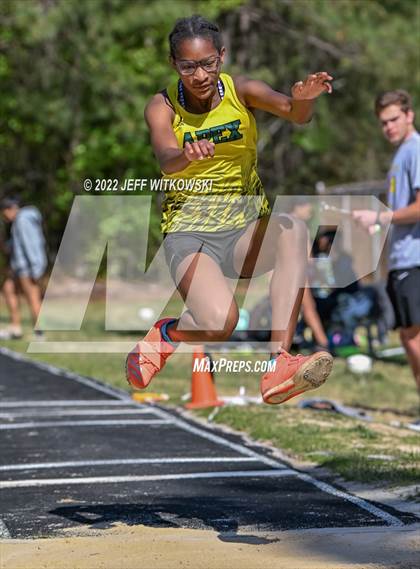 Thumbnail 3 in Apex Lions' Relays photogallery.