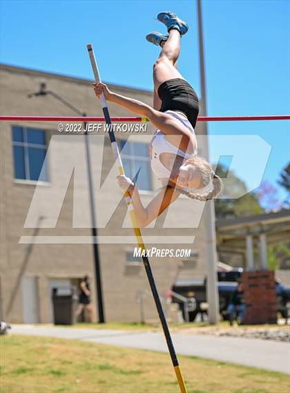 Thumbnail 1 in Apex Lions' Relays photogallery.