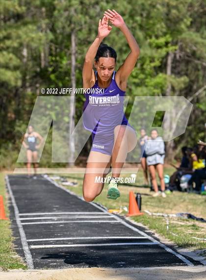 Thumbnail 2 in Apex Lions' Relays photogallery.