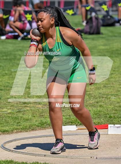 Thumbnail 1 in Apex Lions' Relays photogallery.