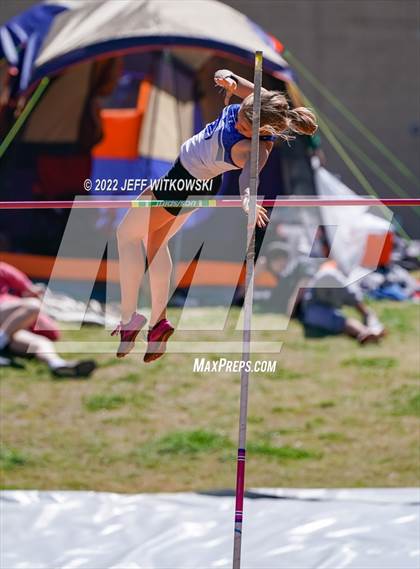 Thumbnail 1 in Apex Lions' Relays photogallery.