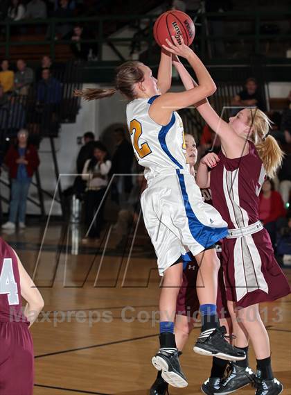 Thumbnail 2 in Gatlinburg-Pittman vs. Alcoa (TSSAA 2AA Regional Semifinal) photogallery.