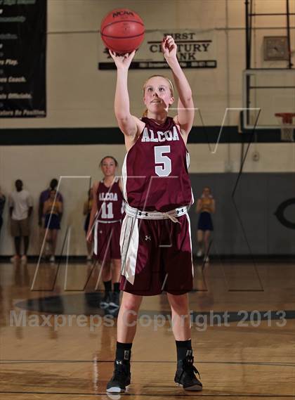 Thumbnail 1 in Gatlinburg-Pittman vs. Alcoa (TSSAA 2AA Regional Semifinal) photogallery.