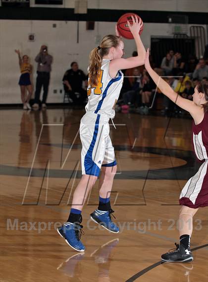 Thumbnail 1 in Gatlinburg-Pittman vs. Alcoa (TSSAA 2AA Regional Semifinal) photogallery.