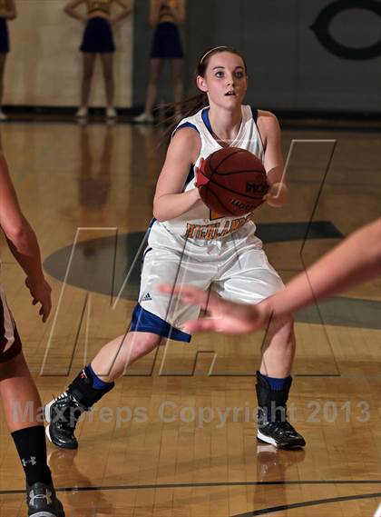 Thumbnail 2 in Gatlinburg-Pittman vs. Alcoa (TSSAA 2AA Regional Semifinal) photogallery.