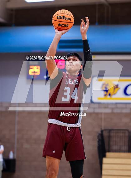 Thumbnail 2 in Fresno Christian vs. Ridgeview photogallery.