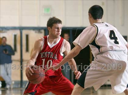 Thumbnail 3 in Grand Junction Central vs. Arapahoe (5A 2nd Round) photogallery.