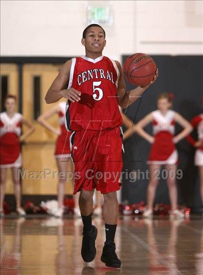 Thumbnail 2 in Grand Junction Central vs. Arapahoe (5A 2nd Round) photogallery.