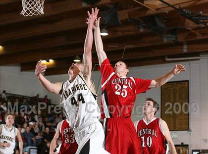 Thumbnail 2 in Grand Junction Central vs. Arapahoe (5A 2nd Round) photogallery.