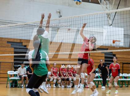 Thumbnail 2 in Hawaii Prep vs Konawaena photogallery.