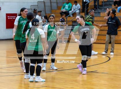 Thumbnail 3 in Hawaii Prep vs Konawaena photogallery.