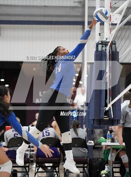Thumbnail 3 in Caldwell vs. Cedar Creek (Legends Invitational) photogallery.