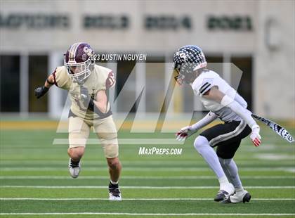 Thumbnail 3 in Summer Creek vs. Steele (UIL Football 6A Division II Semifinal) photogallery.