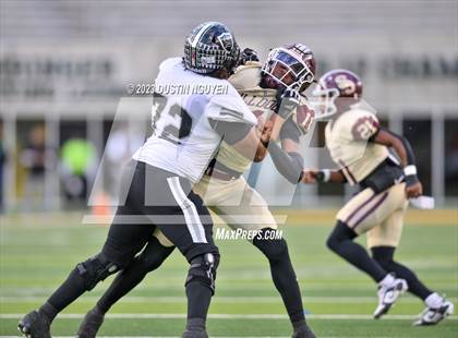 Thumbnail 1 in Summer Creek vs. Steele (UIL Football 6A Division II Semifinal) photogallery.