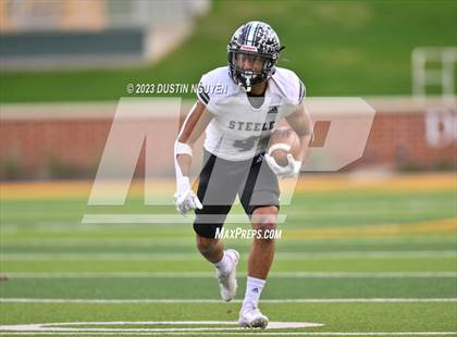 Thumbnail 1 in Summer Creek vs. Steele (UIL Football 6A Division II Semifinal) photogallery.
