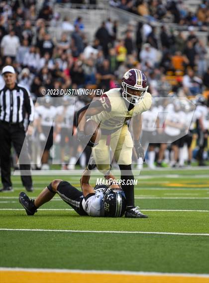 Thumbnail 3 in Summer Creek vs. Steele (UIL Football 6A Division II Semifinal) photogallery.