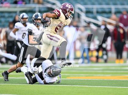 Thumbnail 3 in Summer Creek vs. Steele (UIL Football 6A Division II Semifinal) photogallery.