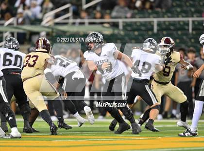 Thumbnail 2 in Summer Creek vs. Steele (UIL Football 6A Division II Semifinal) photogallery.