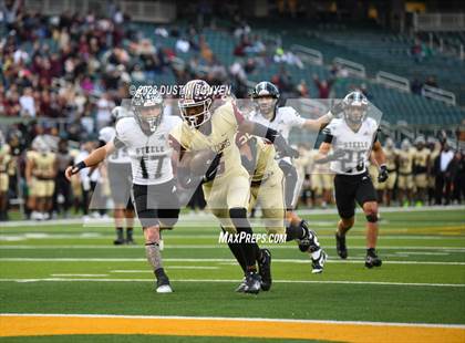 Thumbnail 1 in Summer Creek vs. Steele (UIL Football 6A Division II Semifinal) photogallery.