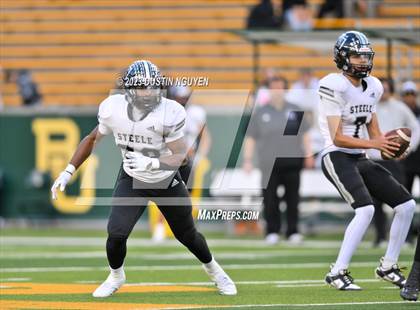 Thumbnail 3 in Summer Creek vs. Steele (UIL Football 6A Division II Semifinal) photogallery.