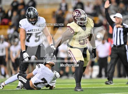 Thumbnail 1 in Summer Creek vs. Steele (UIL Football 6A Division II Semifinal) photogallery.