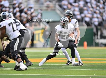 Thumbnail 2 in Summer Creek vs. Steele (UIL Football 6A Division II Semifinal) photogallery.