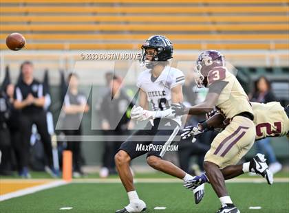 Thumbnail 3 in Summer Creek vs. Steele (UIL Football 6A Division II Semifinal) photogallery.