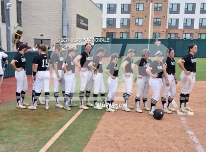 Thumbnail 2 in Grandview vs. Coahoma (UIL Softball 3A Final) photogallery.