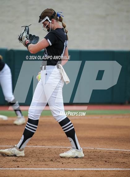 Thumbnail 1 in Grandview vs. Coahoma (UIL Softball 3A Final) photogallery.