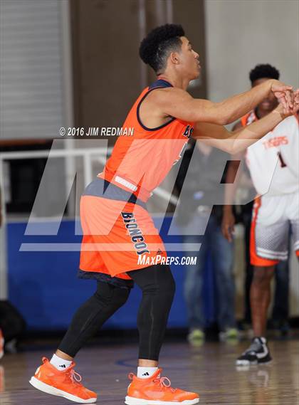 Thumbnail 3 in Fort Bend Bush vs. Lancaster (McDonald's Texas Invitational) photogallery.