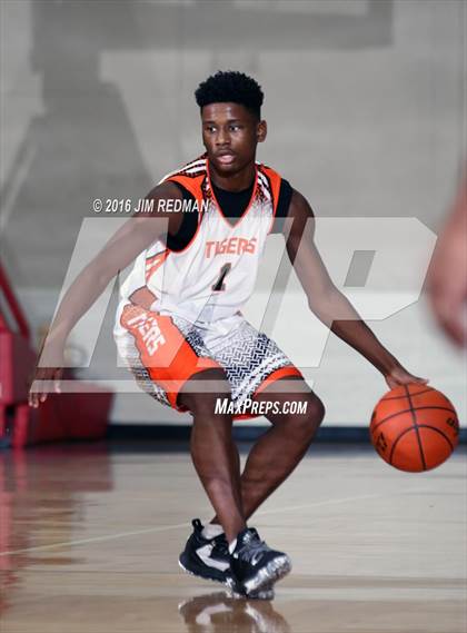 Thumbnail 2 in Fort Bend Bush vs. Lancaster (McDonald's Texas Invitational) photogallery.