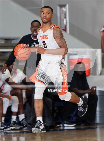 Thumbnail 1 in Fort Bend Bush vs. Lancaster (McDonald's Texas Invitational) photogallery.