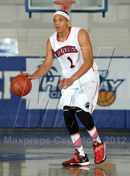 Thumbnail 3 in Bellevue vs. Antelope (MaxPreps Holiday Classic) photogallery.