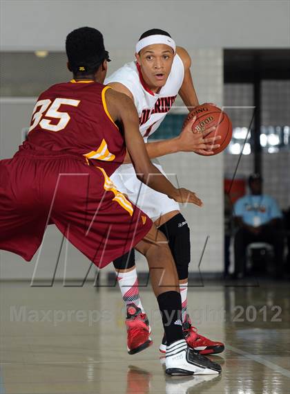 Thumbnail 2 in Bellevue vs. Antelope (MaxPreps Holiday Classic) photogallery.