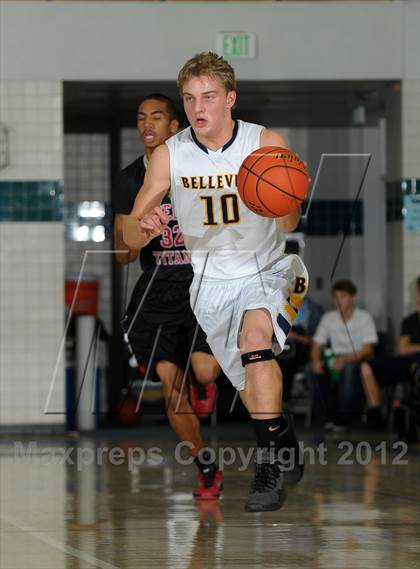 Thumbnail 2 in Bellevue vs. Antelope (MaxPreps Holiday Classic) photogallery.