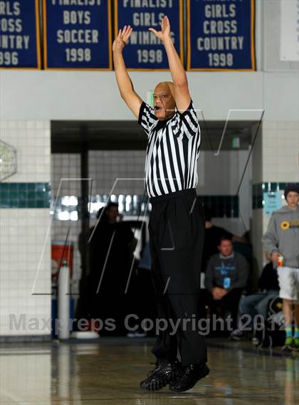 Thumbnail 2 in Bellevue vs. Antelope (MaxPreps Holiday Classic) photogallery.