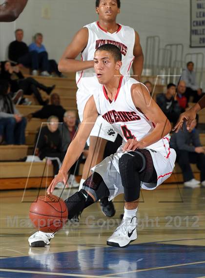 Thumbnail 1 in Bellevue vs. Antelope (MaxPreps Holiday Classic) photogallery.