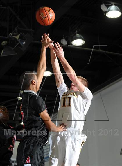 Thumbnail 2 in Bellevue vs. Antelope (MaxPreps Holiday Classic) photogallery.