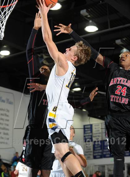Thumbnail 1 in Bellevue vs. Antelope (MaxPreps Holiday Classic) photogallery.