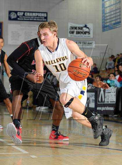 Thumbnail 3 in Bellevue vs. Antelope (MaxPreps Holiday Classic) photogallery.
