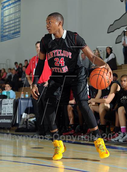 Thumbnail 3 in Bellevue vs. Antelope (MaxPreps Holiday Classic) photogallery.