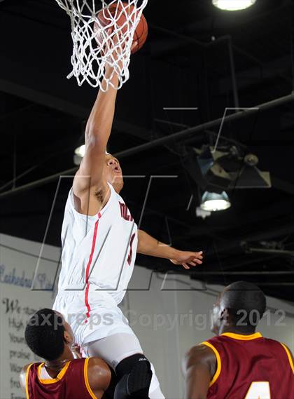 Thumbnail 1 in Bellevue vs. Antelope (MaxPreps Holiday Classic) photogallery.