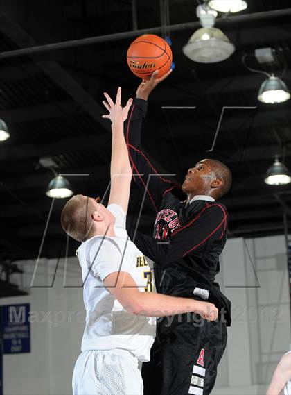 Thumbnail 2 in Bellevue vs. Antelope (MaxPreps Holiday Classic) photogallery.