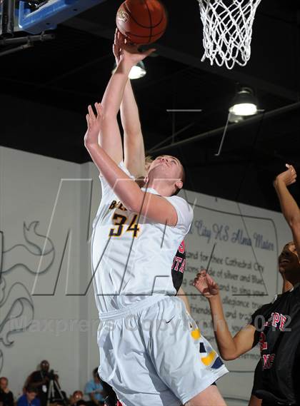 Thumbnail 2 in Bellevue vs. Antelope (MaxPreps Holiday Classic) photogallery.