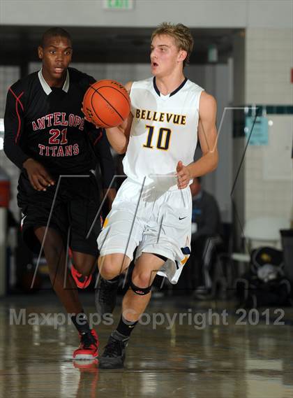 Thumbnail 1 in Bellevue vs. Antelope (MaxPreps Holiday Classic) photogallery.