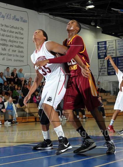 Thumbnail 1 in Bellevue vs. Antelope (MaxPreps Holiday Classic) photogallery.