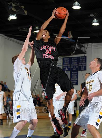 Thumbnail 3 in Bellevue vs. Antelope (MaxPreps Holiday Classic) photogallery.