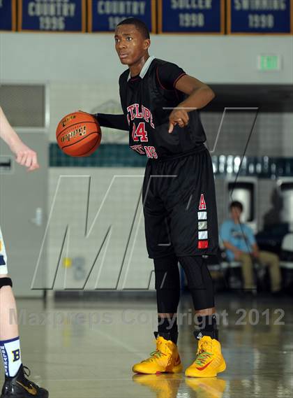 Thumbnail 1 in Bellevue vs. Antelope (MaxPreps Holiday Classic) photogallery.