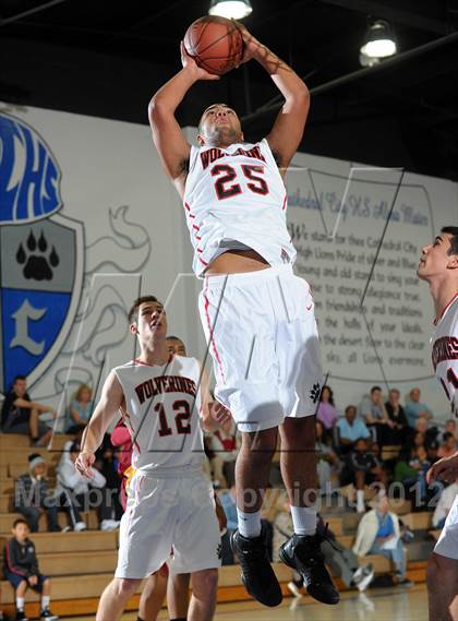 Thumbnail 2 in Bellevue vs. Antelope (MaxPreps Holiday Classic) photogallery.