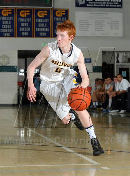 Thumbnail 2 in Bellevue vs. Antelope (MaxPreps Holiday Classic) photogallery.